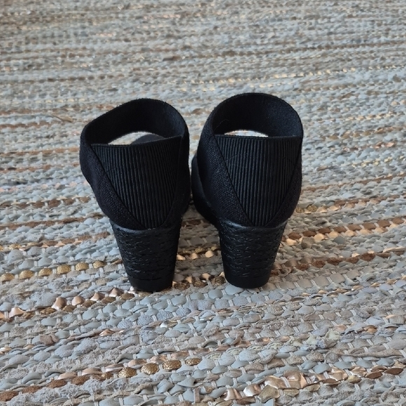 Charleston Shoes Black Wedge Sandals - Picture 4 of 6